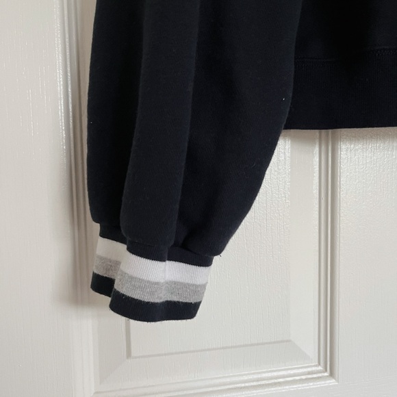 L Navy Ambercrombie & Fitch Sweater - Picture 4 of 4